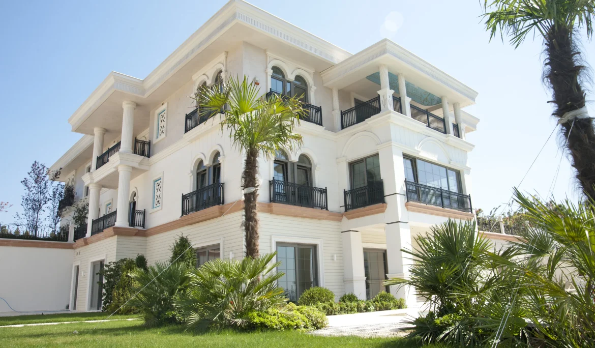 Limra Mermer Bademli Villa limra taşı balkon korkuluk ve dış cephe prekast sistemleri.