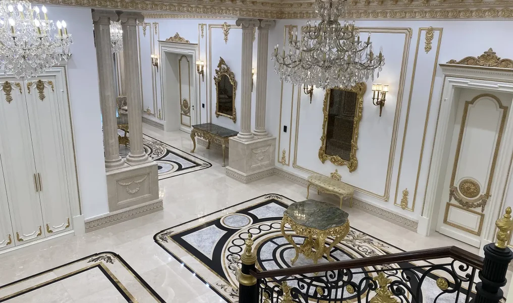 Erbil Villa Mermer Merdiven Korkuluk ve Galeri Boşluğu Üst Açı Görünümü
